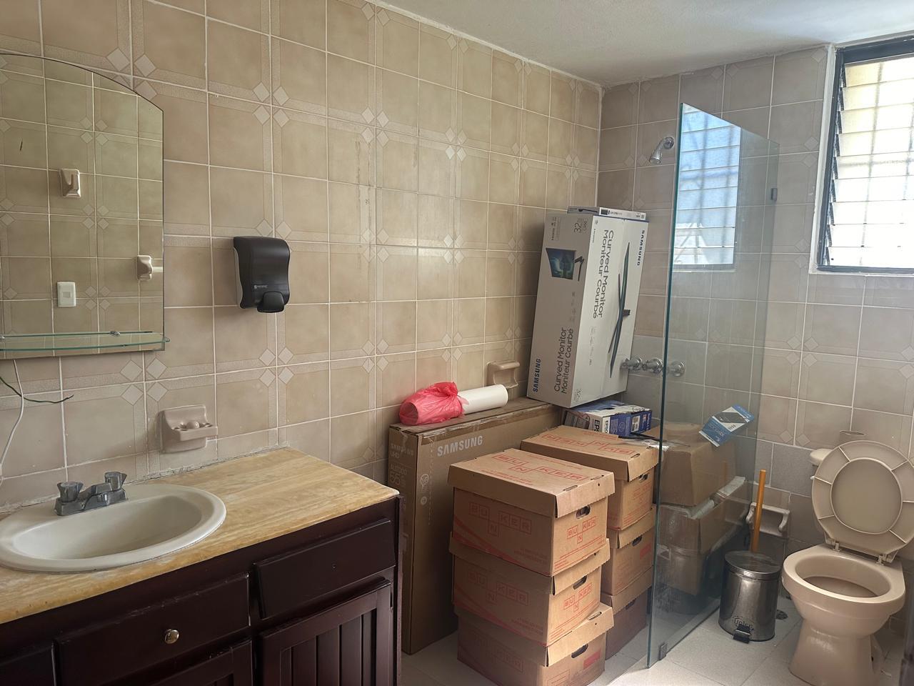 casas -  Casa de 3 niveles en La Castellana, 4 HABS., 350 Mts.2 de OPORTUNIDAD 8