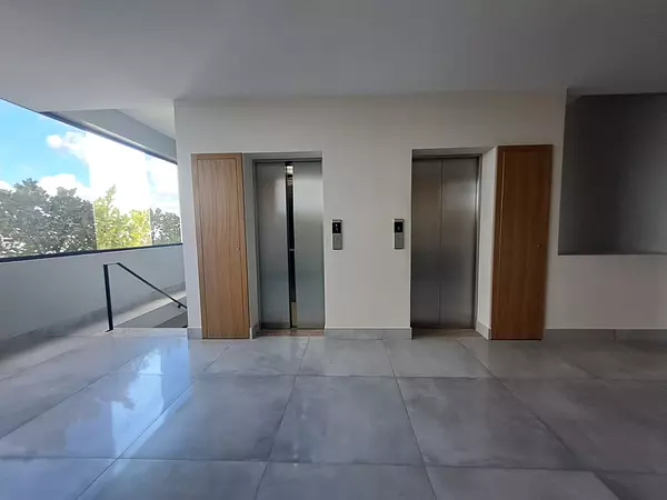 oficinas y locales comerciales - Alquilo Local  4to piso 86 mts en los prados  5