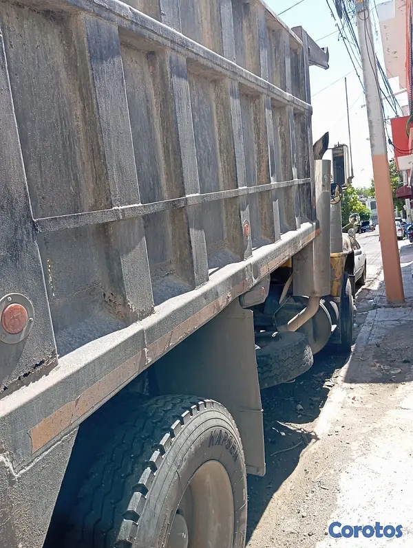 camiones y vehiculos pesados - Camion Mack R600  2