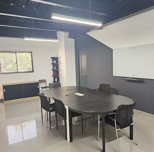 oficinas y locales comerciales - Local céntrico en los prados  3