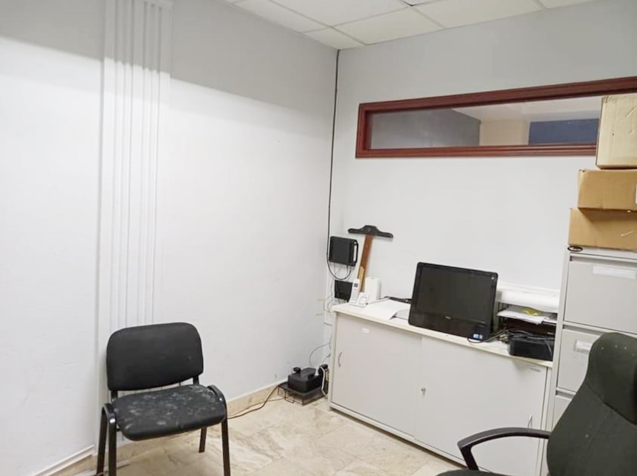 oficinas y locales comerciales - Local en los prados  9