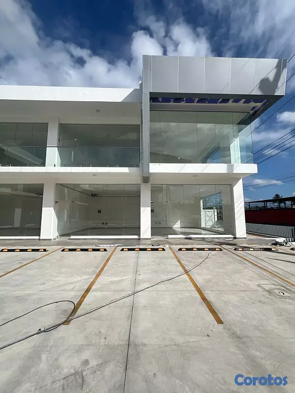 oficinas y locales comerciales - Locales en Villa Carmen Av. Charles de Gaulle  2