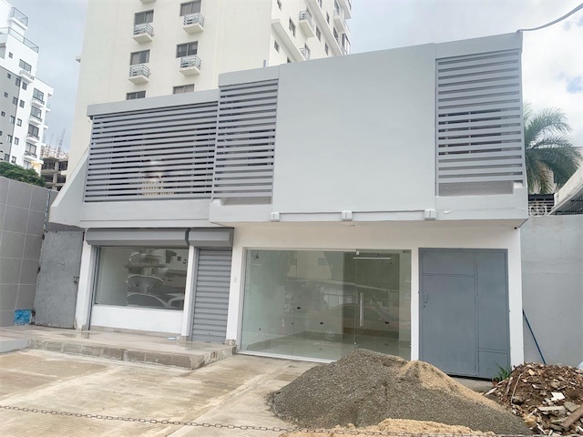 oficinas y locales comerciales - Alquiler local comercial en Evaristo morales  3