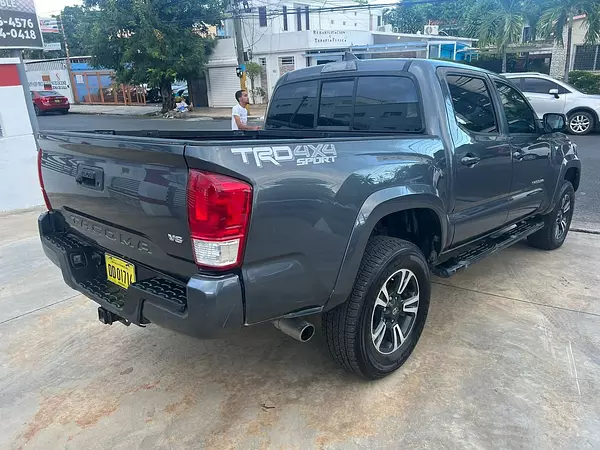 jeepetas y camionetas - toyota tacoma  3