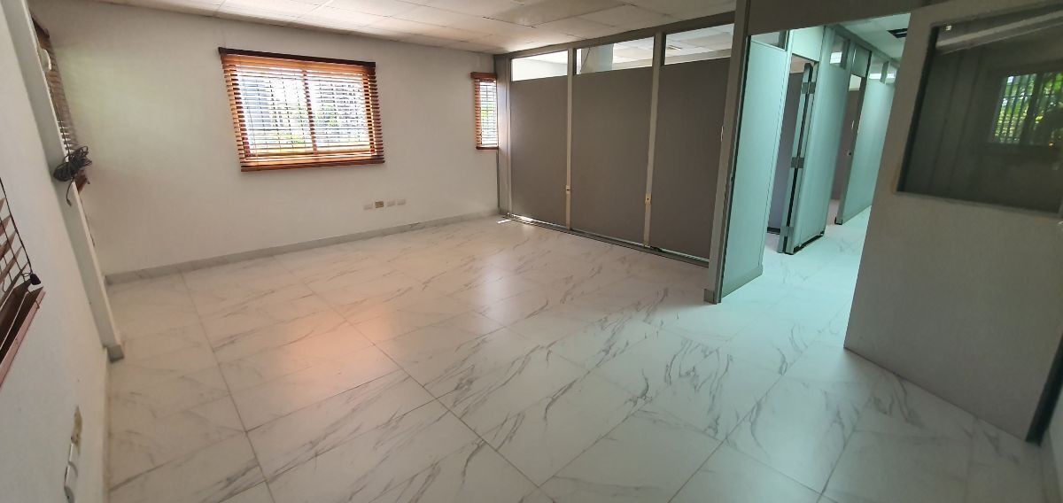 oficinas y locales comerciales - 🔵 Alquilo Local 272 mts 3er piso en la esperilla 
