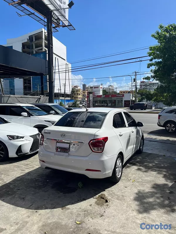 carros - Hyundai GrandI10 SDN 2015 6