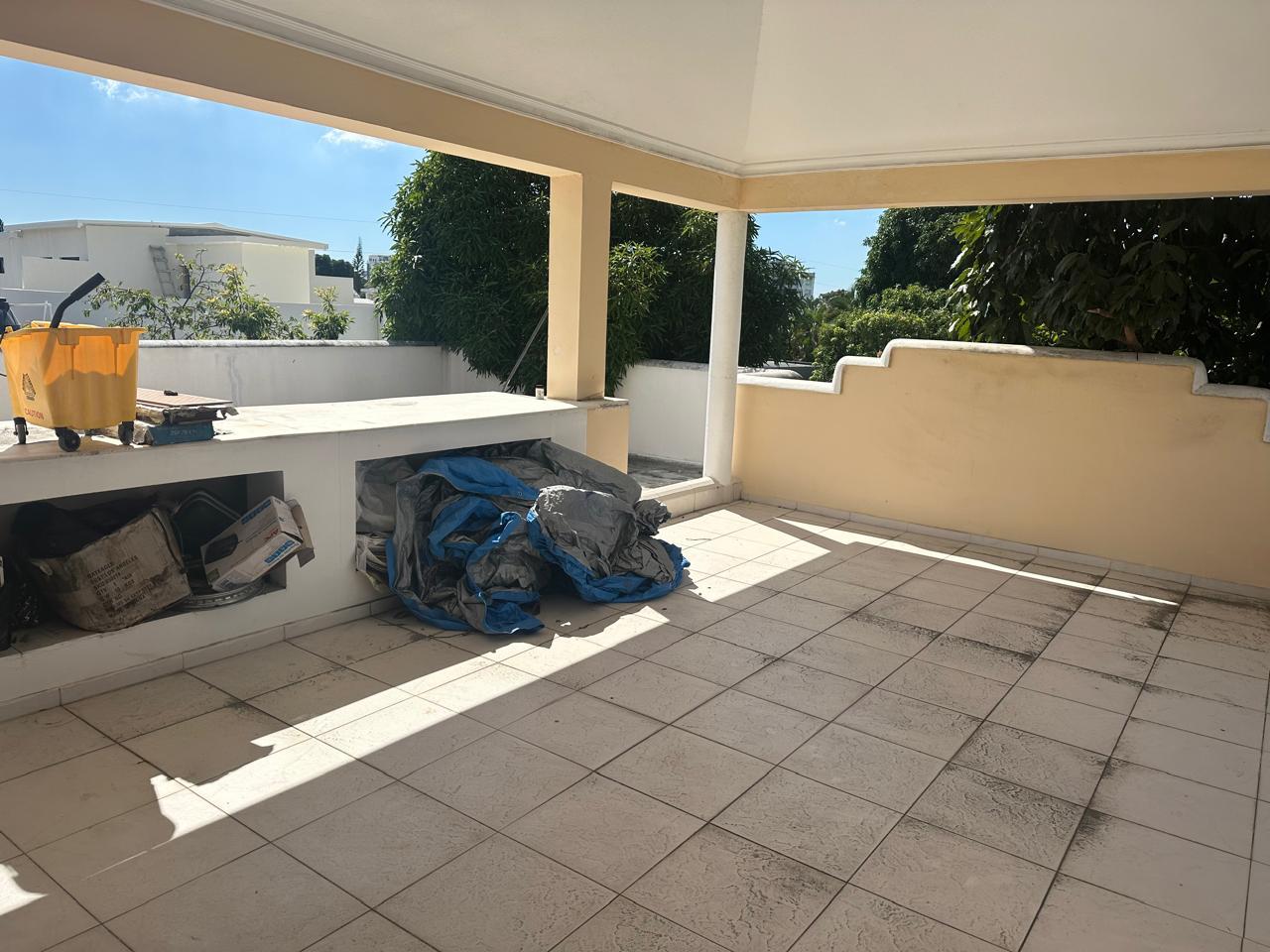 casas -  Casa de 3 niveles en La Castellana, 4 HABS., 350 Mts.2 de OPORTUNIDAD 5