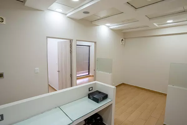 oficinas y locales comerciales - Local en Bella vista primer nivel  9