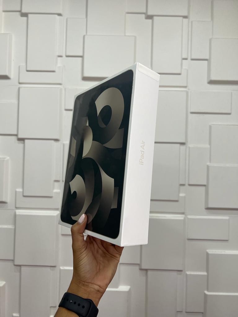 celulares y tabletas - iPad Air 5th Generacion de 64gb Sellada 1