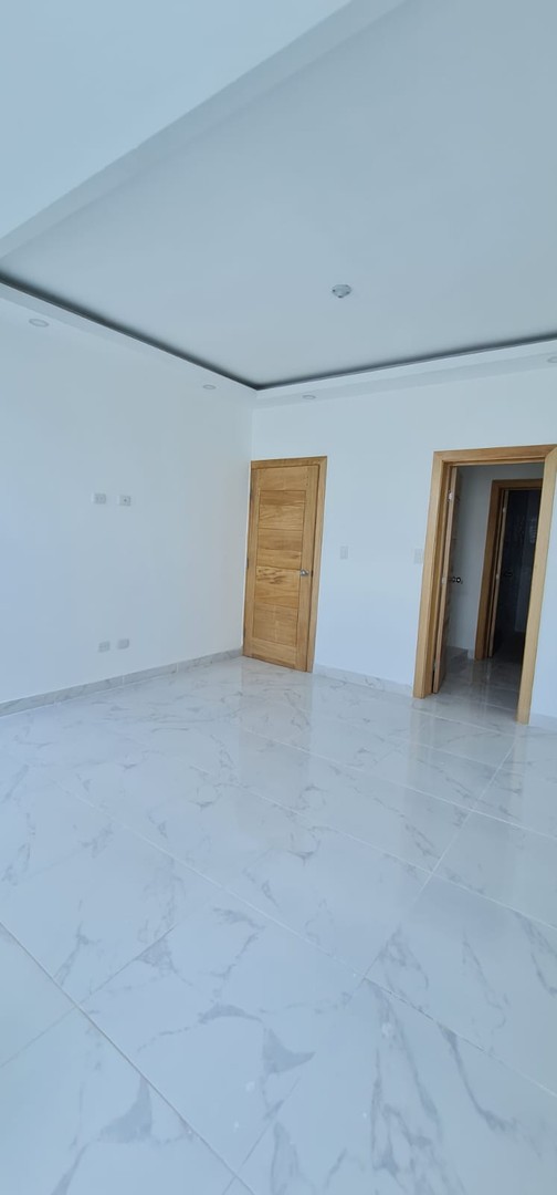 apartamentos - Segundo Piso con doble Terraza, Respaldo Los Tres Ojos 7