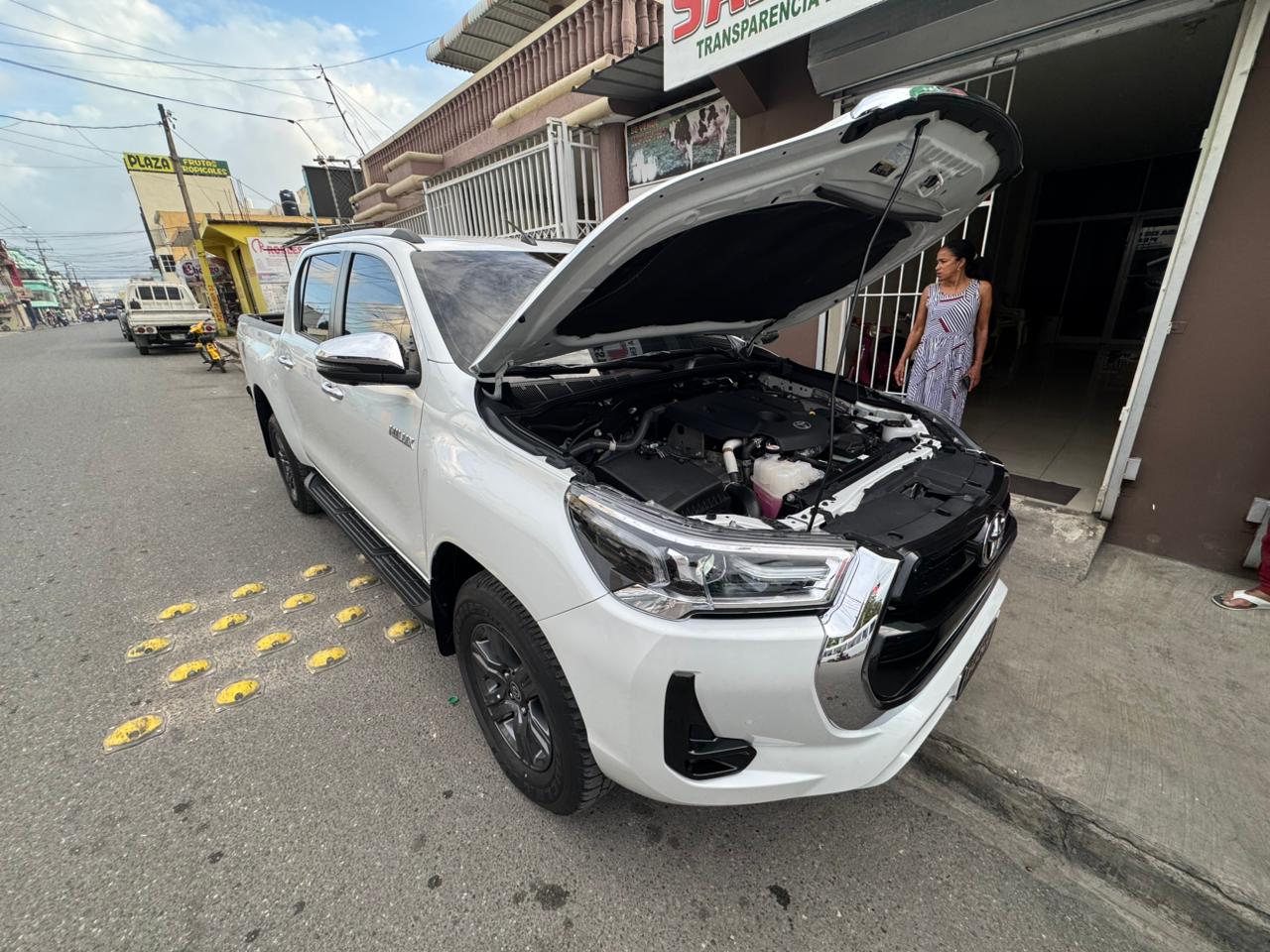 jeepetas y camionetas - Toyota hilux 2023 4