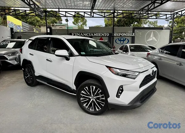 jeepetas y camionetas - Toyota RAV4 2023 LE plus  8