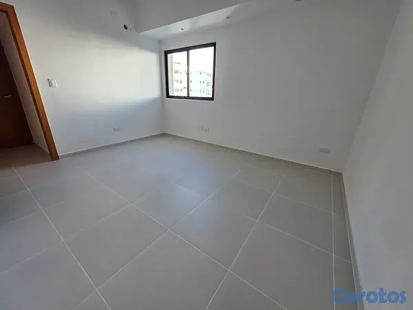 apartamentos - Alquiler apartamento vacío ubicado en la mejor zon 4