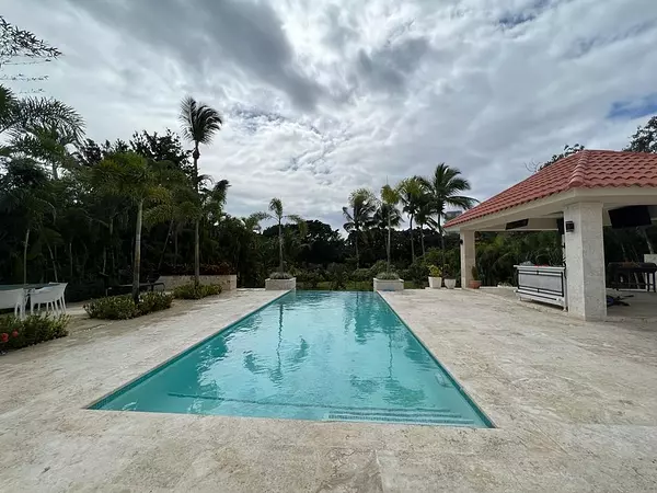 casas - 
SIN INTERMEDIARIOS vendo CASA VILLA EN METRO COUNTRY  CLUB con 1550metros
 8