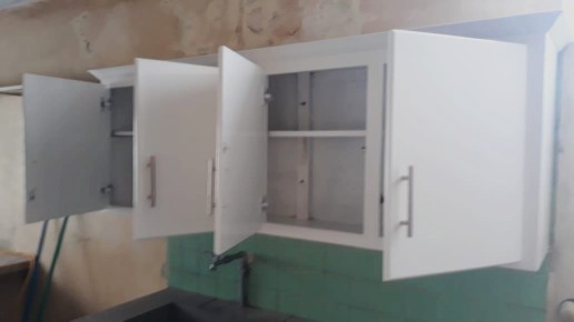cocina - Gabinete de cuatro puertas para cocina en hidrofugo 1