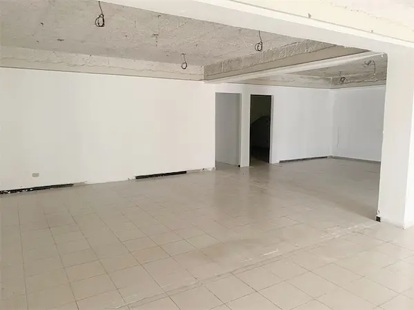 oficinas y locales comerciales - Local en evaristo primer nivel  4