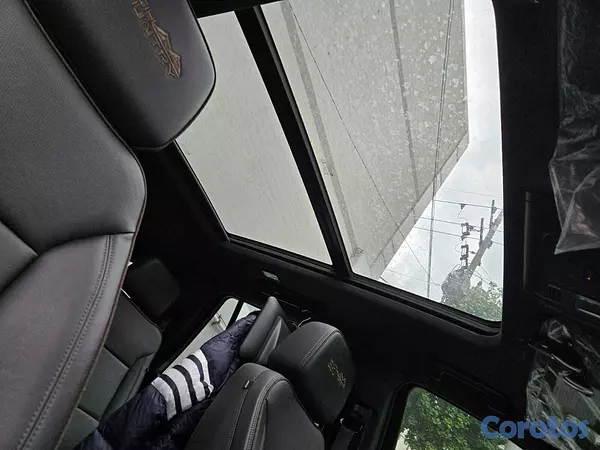 jeepetas y camionetas - CHEVROLET TAHOE HIGHCOUNTRY 2023 NEGRO GASOLINA 4