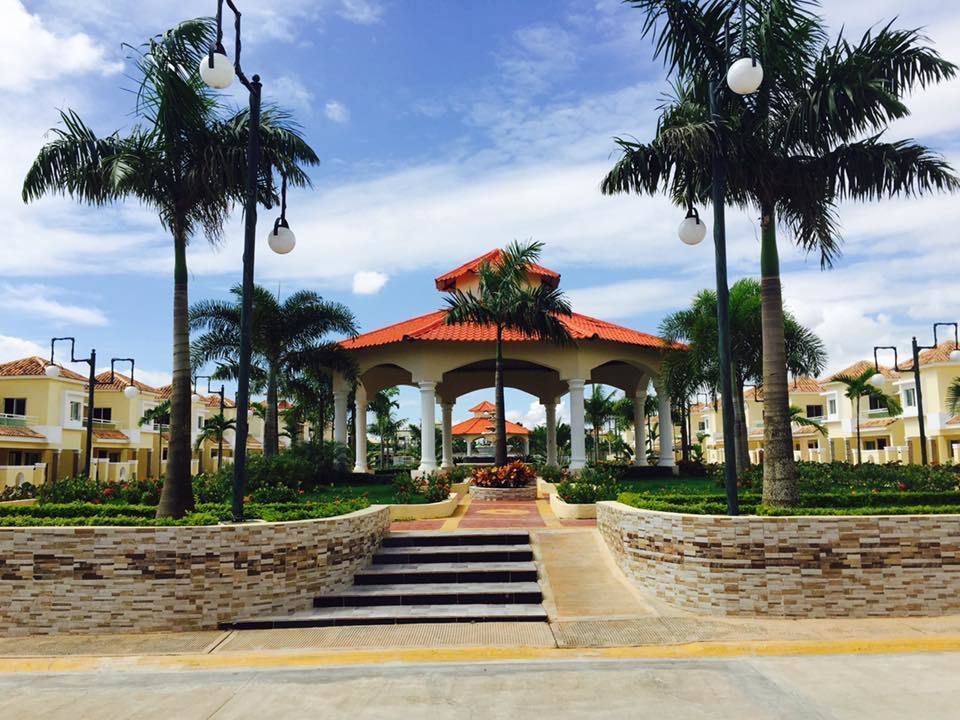 apartamentos - Residencial Las Palmeras esta ubicado en la Aut. De San Isidro después del Ole. 1
