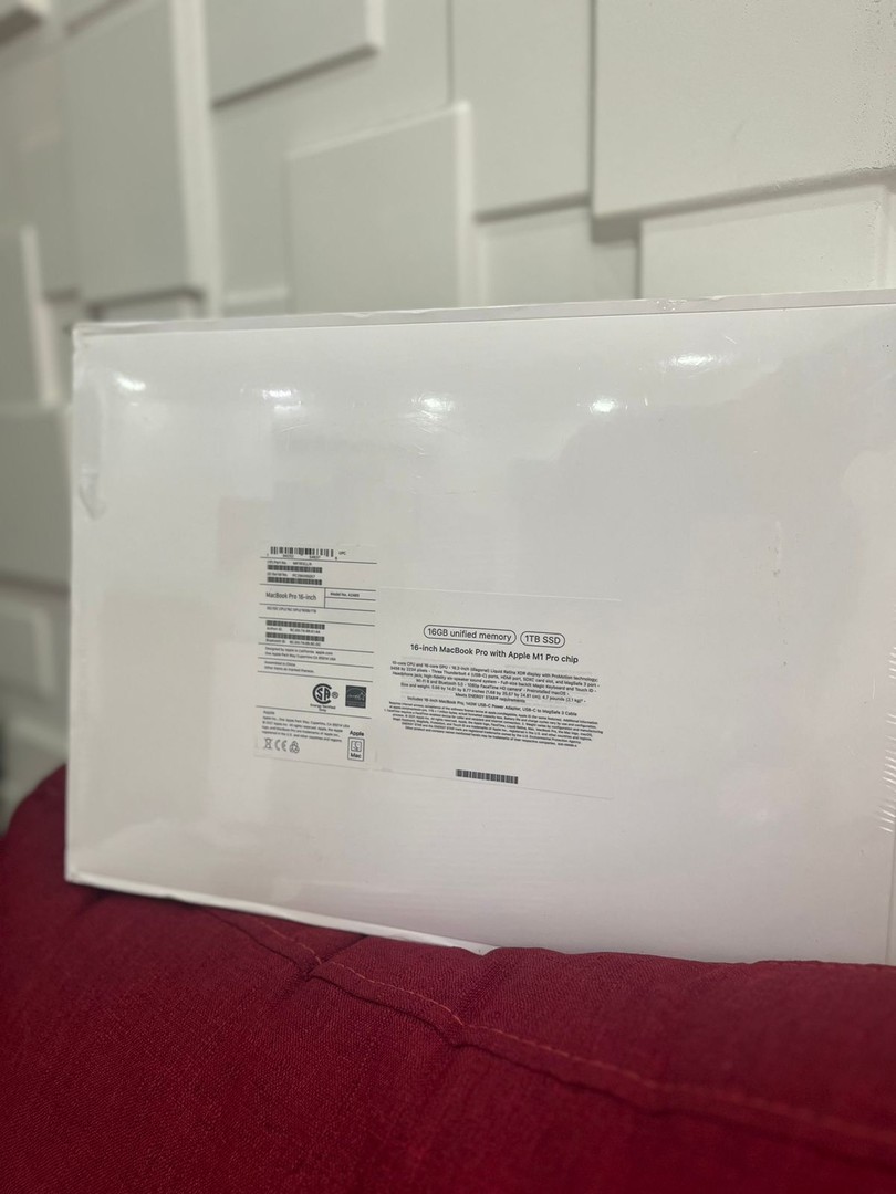 computadoras y laptops - MacBook Pro 2021/1tb SSD-16 RAM /Chip M1  1