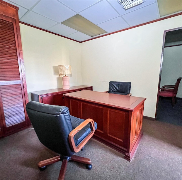 oficinas y locales comerciales - Local amplio en la Esperilla  5