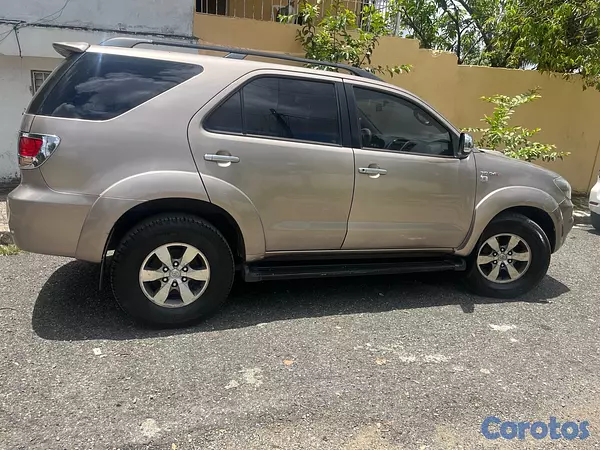 jeepetas y camionetas - venta Toyota fortuner 2008 3