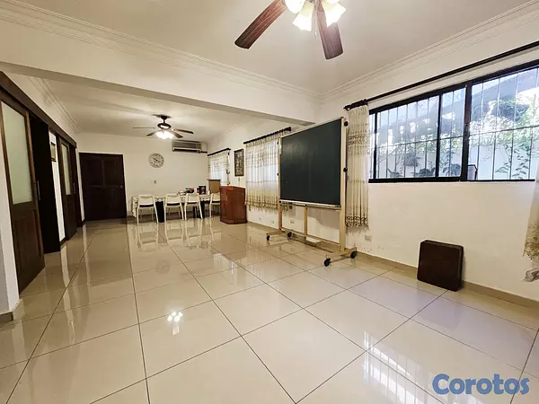 casas - Alquiler de Casa en Los prados potencial comercial  4