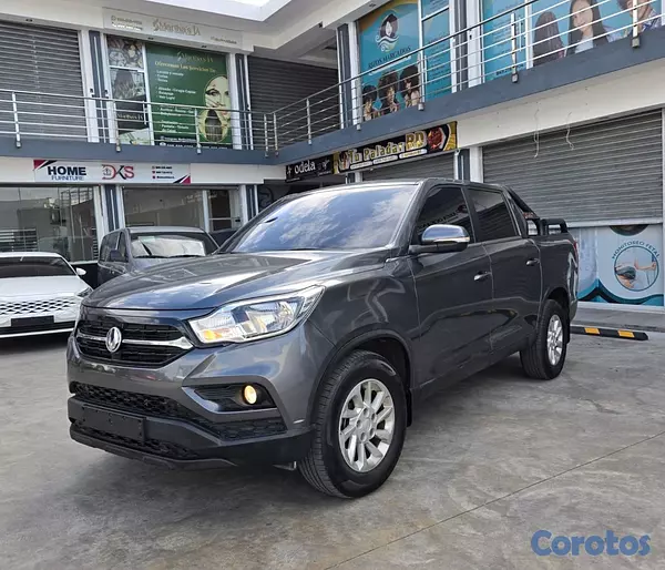 jeepetas y camionetas - KGM REXTON 2021 GRIS OSCURO DIESEL 9