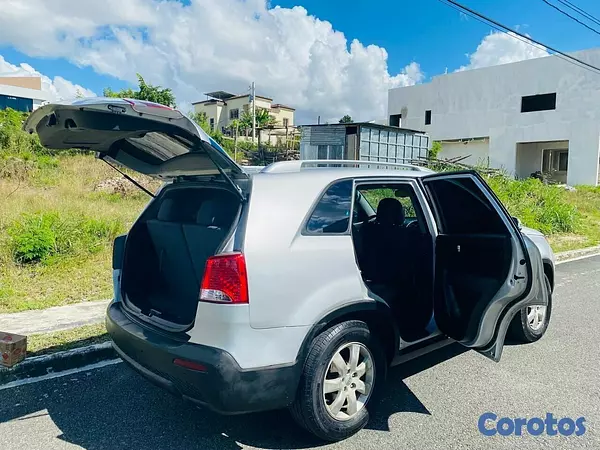jeepetas y camionetas - VENDO KIA SORENTO AÑO 2012 EN EXCELENTES CONDICION 10