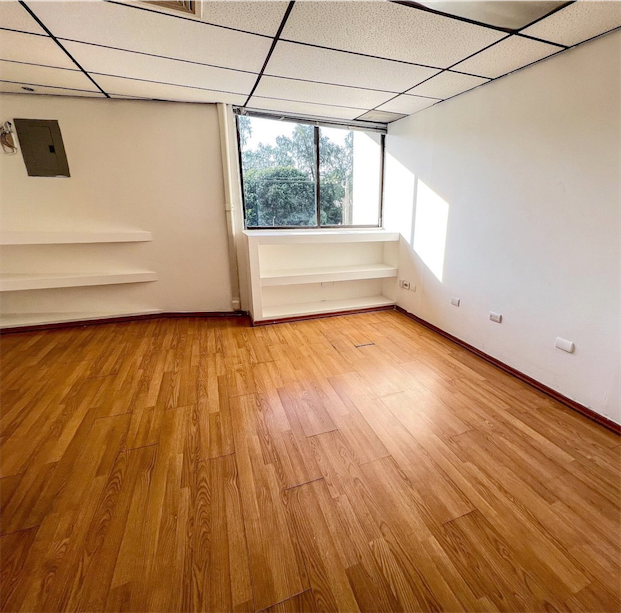 oficinas y locales comerciales - Local amplio en la Esperilla  6