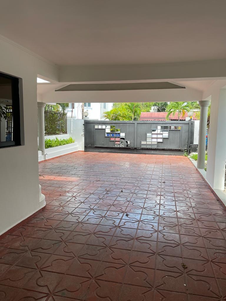 casas - Casa con fines comerciales en El Millón ubicada a  5