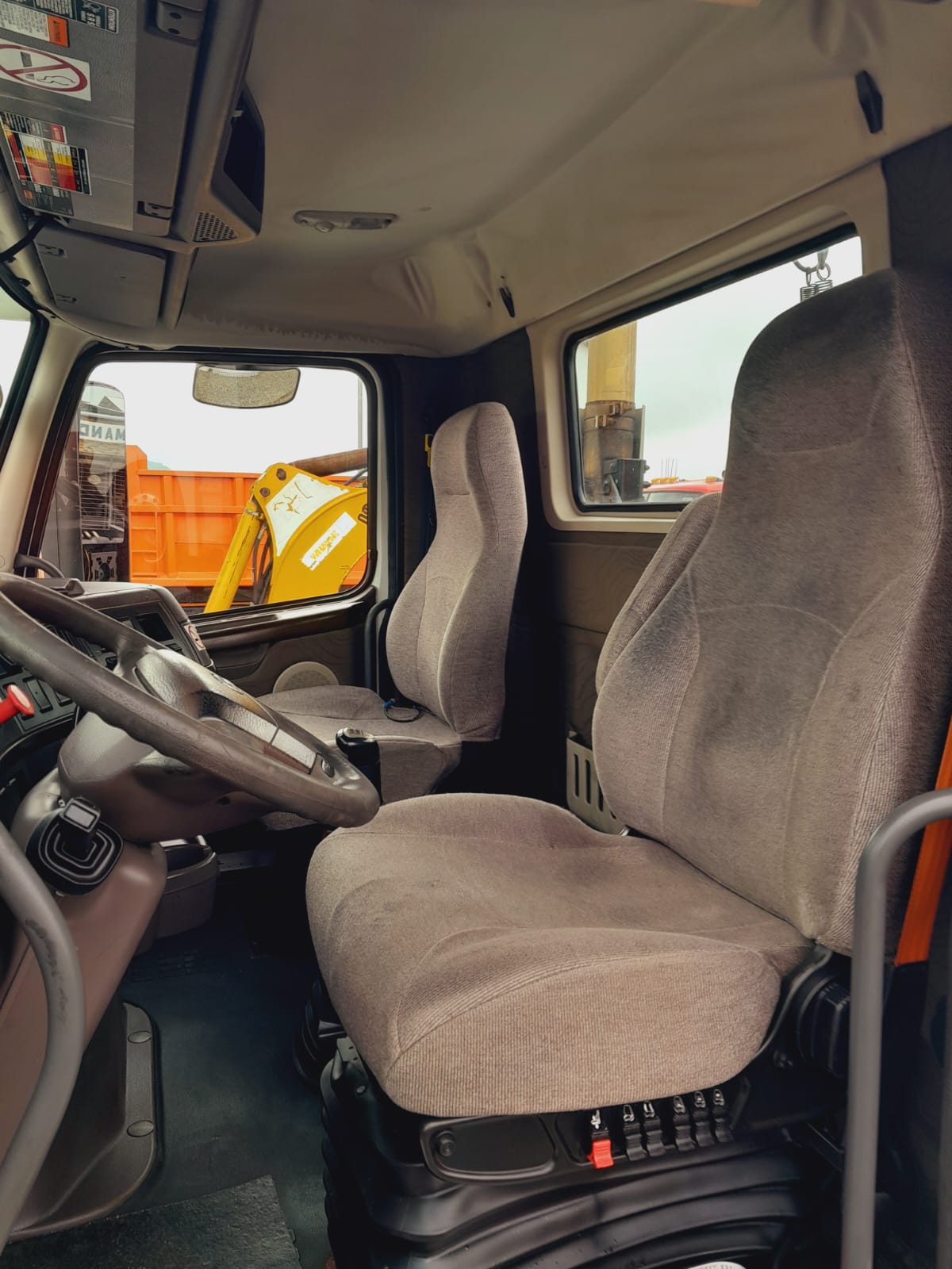 camiones y vehiculos pesados - Volvo VNL año 2014 3