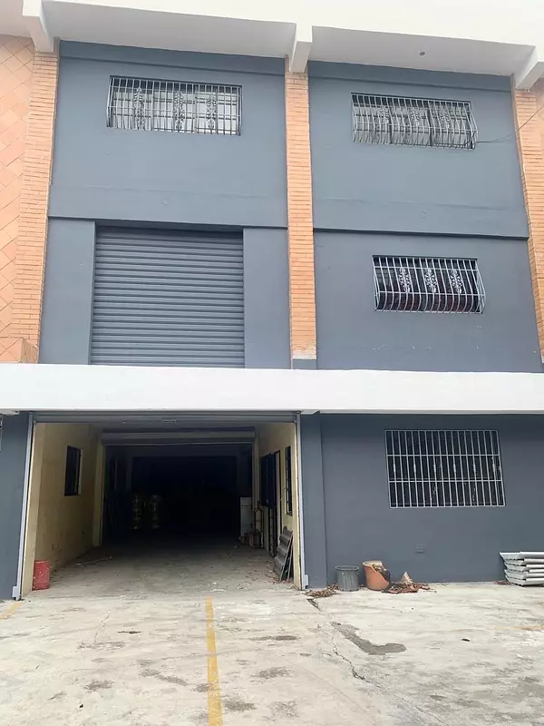 oficinas y locales comerciales - Propiedad amplia en la Fe 3