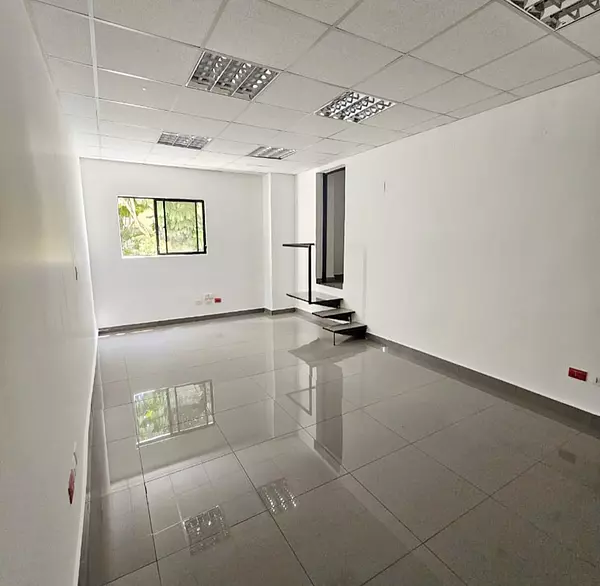 oficinas y locales comerciales - Local céntrico en los prados  2