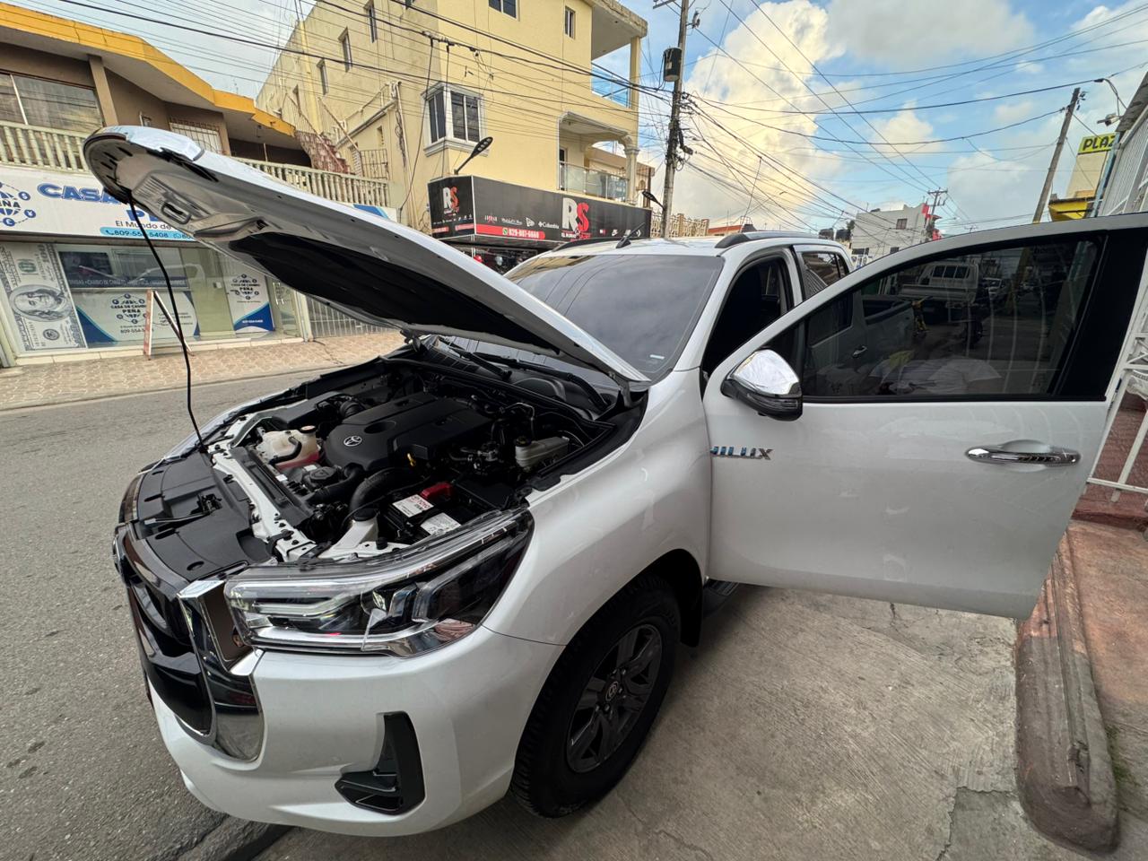 jeepetas y camionetas - Toyota hilux 2023 6