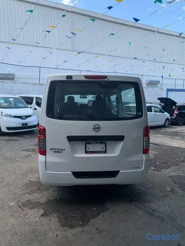 otros vehiculos - NISSAN NV350 CARAVAN  4