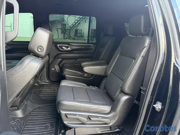 jeepetas y camionetas - Chevrolet Suburban LT 2022 4