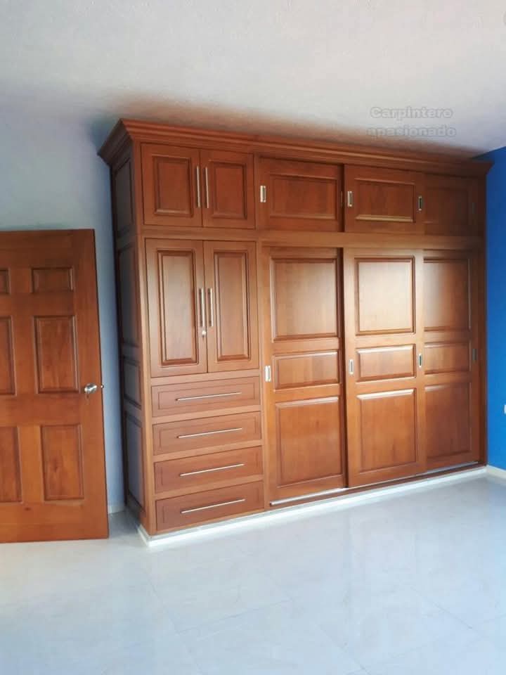 muebles y colchones - Closet en madera de caoba  0