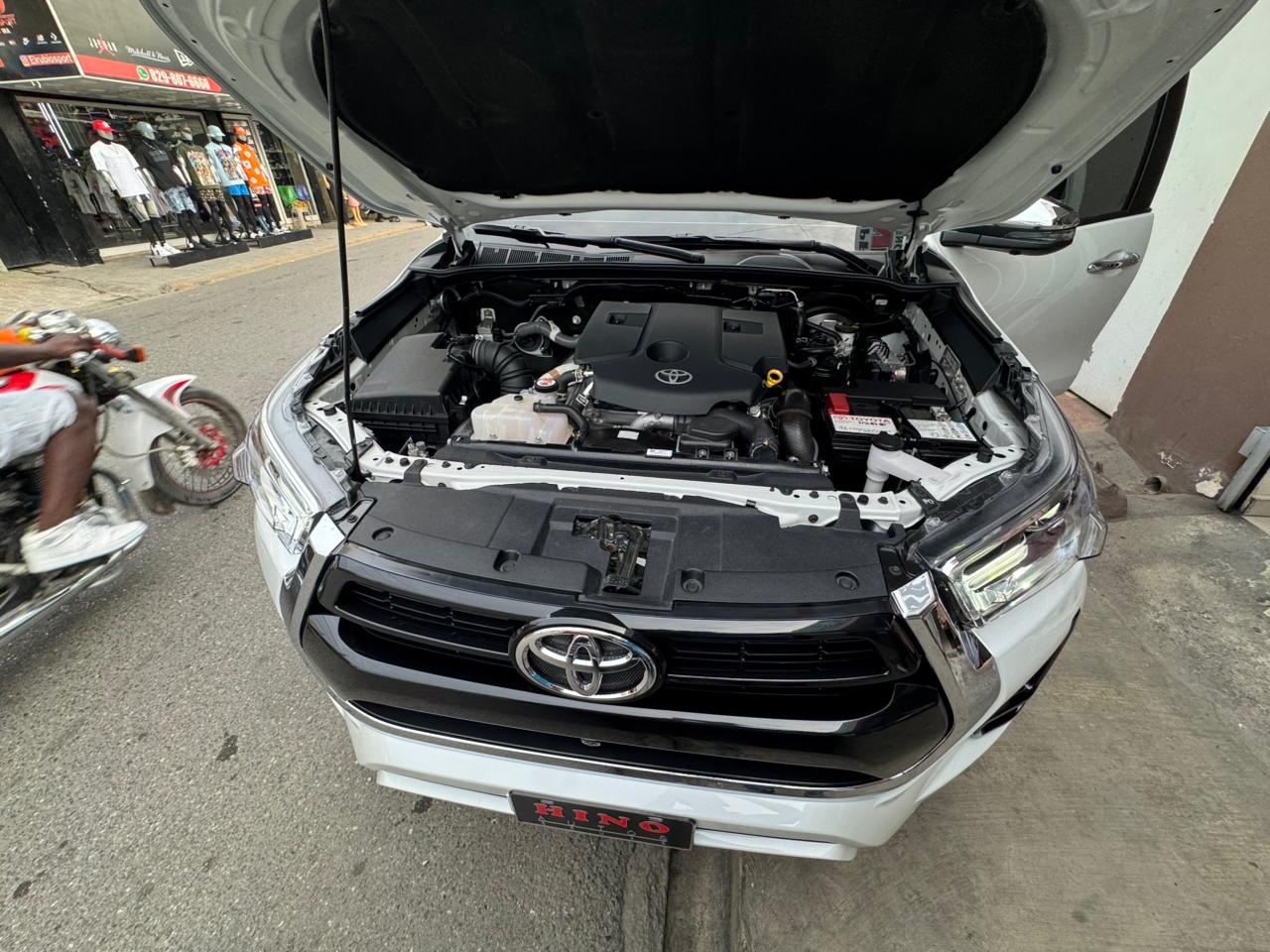 jeepetas y camionetas - Toyota hilux 2023 7