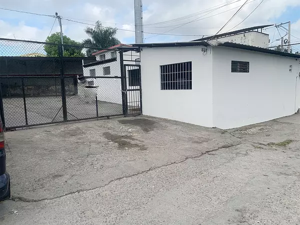 oficinas y locales comerciales - Local amplio en Arroyo hondo  2