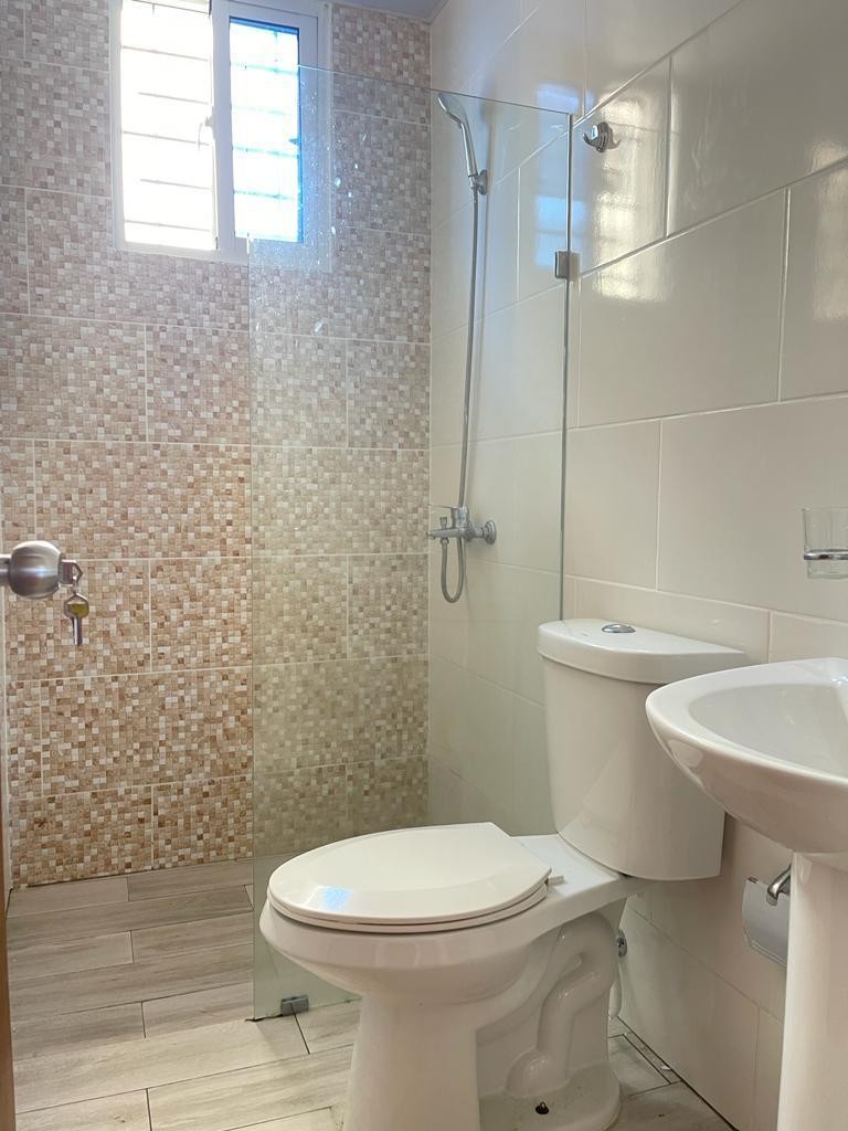 apartamentos - Vendo apartamento en 3er nivel ubicado en los Llanos de Gurabo 3