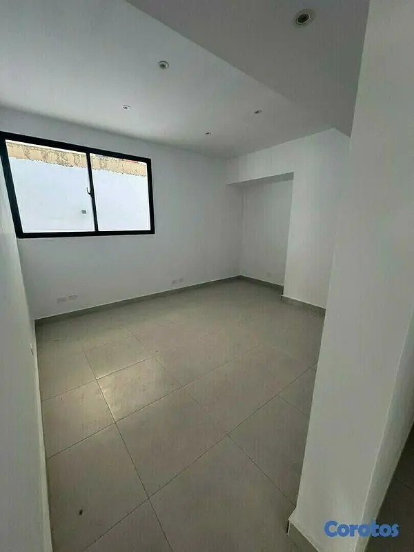 oficinas y locales comerciales - Local Piso 1 Con Terraza Trasera En La Julia 9