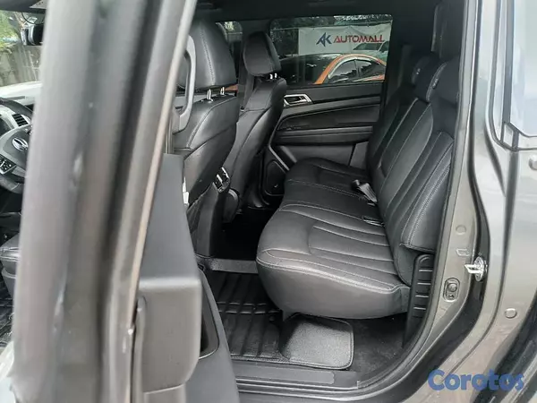 jeepetas y camionetas - KGM REXTON 2019 GRIS OSCURO DIESEL 2