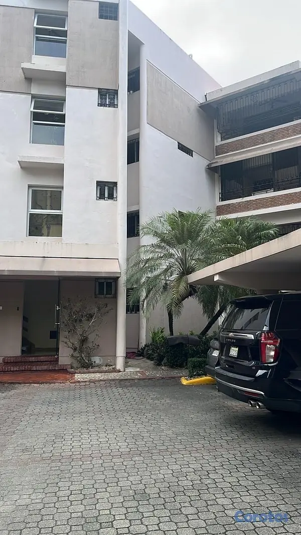apartamentos - 235m2 primer nivel en Naco / Torre clásica 12
