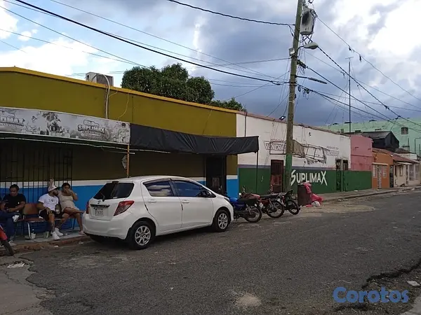 oficinas y locales comerciales - Solo venta de súper local comercial en la Romana, Villa Pereira  2