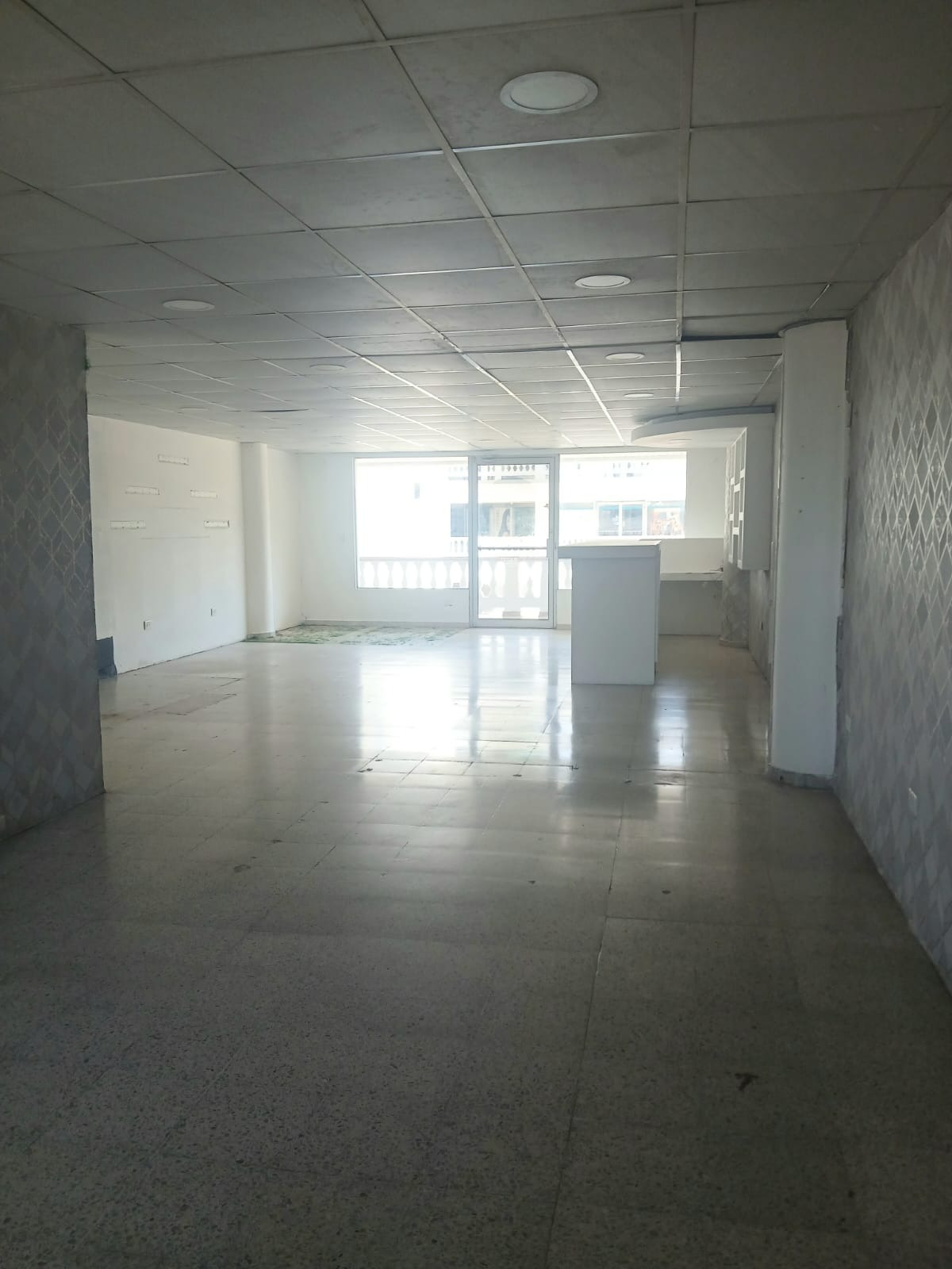 oficinas y locales comerciales - Se Alquila Local Comercial en Ave. Estrella Sadhal