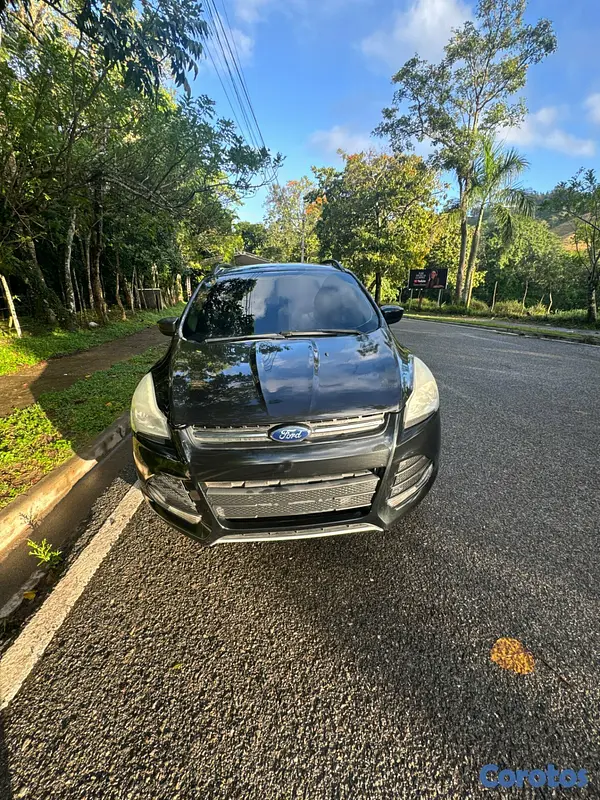 jeepetas y camionetas - Ford Escape SE EcoBoost 4WD 2014 Excelente estado 9