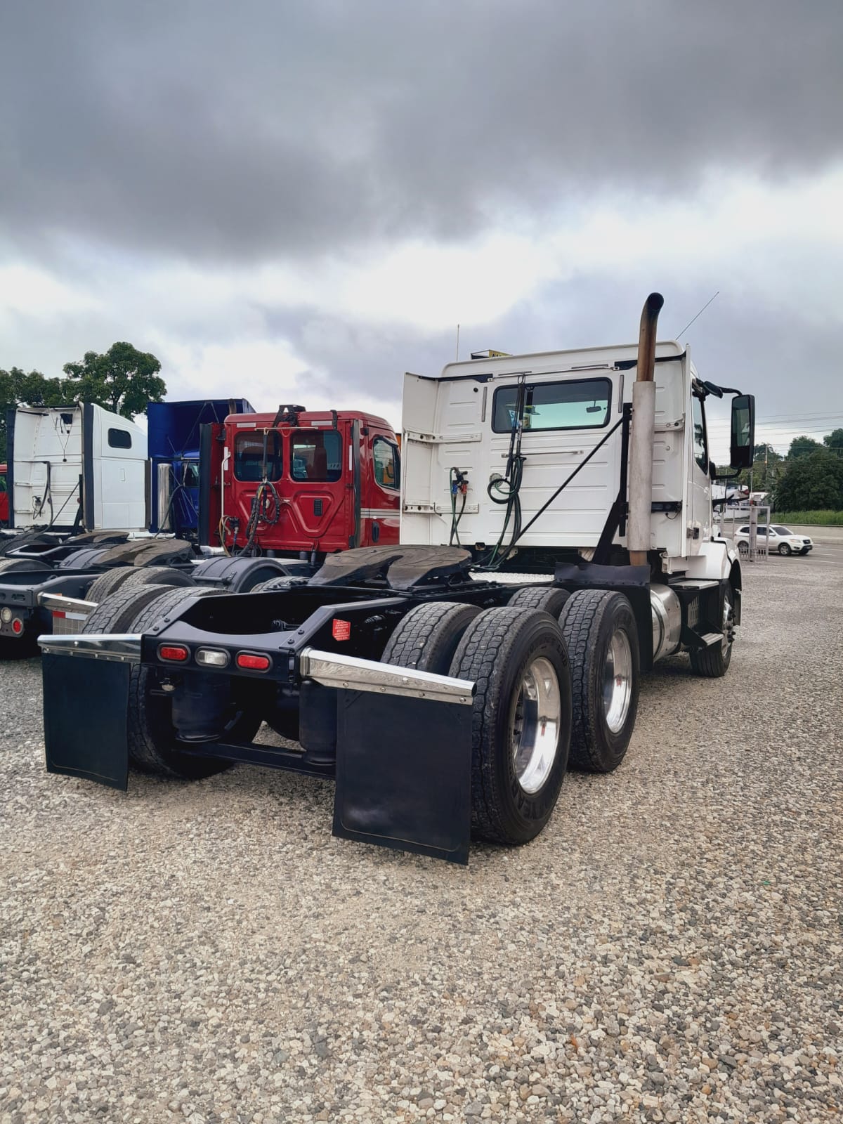 camiones y vehiculos pesados - Volvo VNL año 2014 5