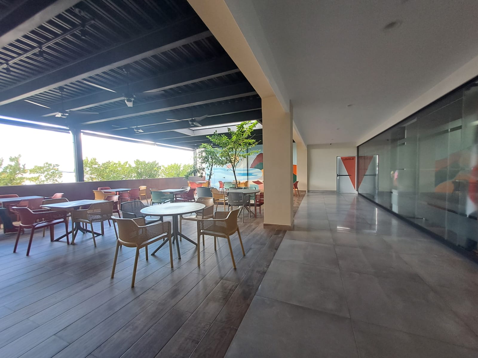 oficinas y locales comerciales - Alquilo Local  4to piso 86 mts en los prados  5