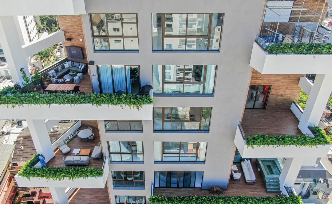 apartamentos - Apartamento en Paraiso Uno por piso 6 parqueos 4