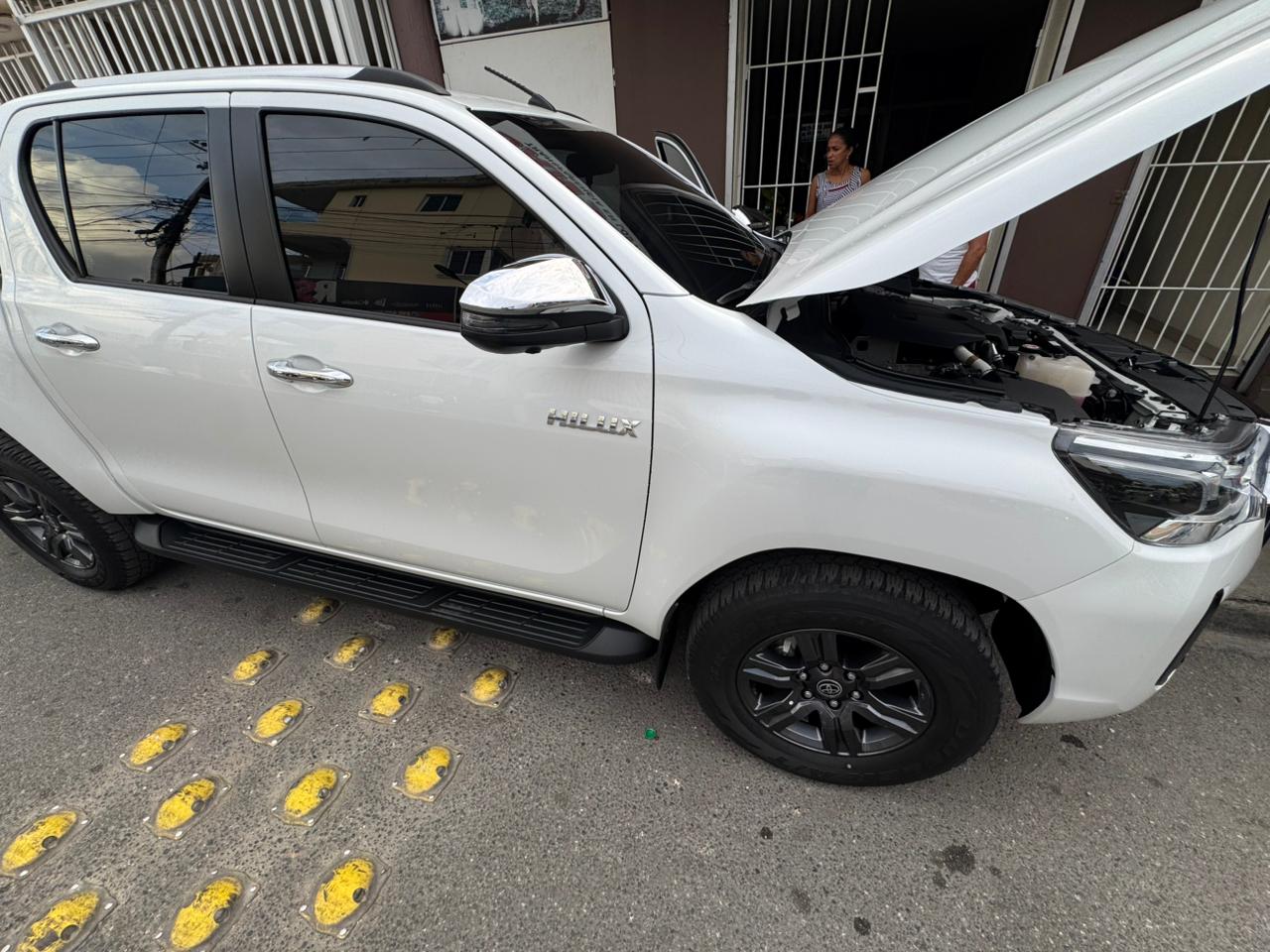 jeepetas y camionetas - Toyota hilux 2023 8